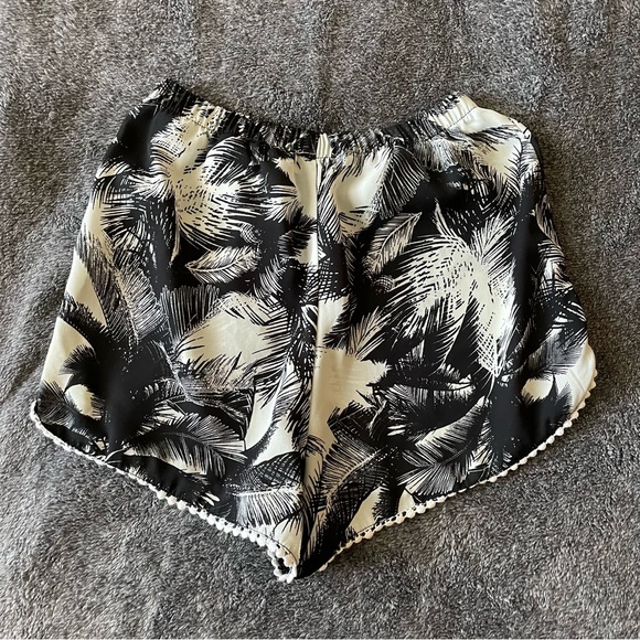 Palm Tree Shorts - Picture 2 of 2
